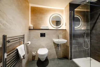 Delamere Deluxe Suite bathroom